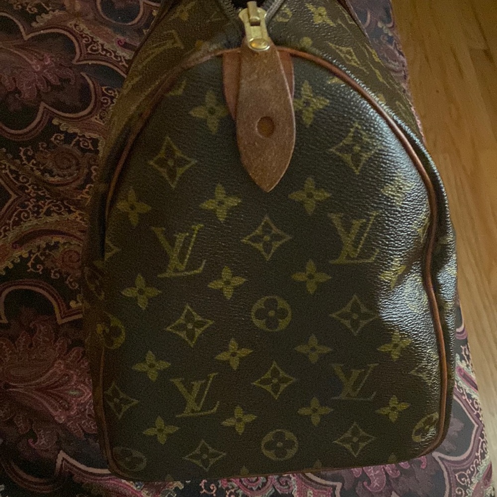 Preloved Vintage LV spdy35 There is still a lot of love in this awesome handbag.